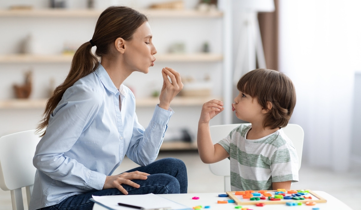 echoic behavior examples
