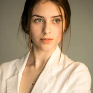 smiling-portrait-studio-woman_13